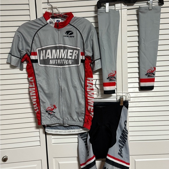 NWOT Hammer Nutrition Men’s Cycling Kit with Sun Sleeves - Gray and Red - Picture 1 of 8